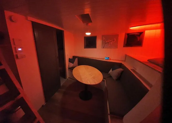 Ботель De Coaster & Aquarium Ponton Роттердам