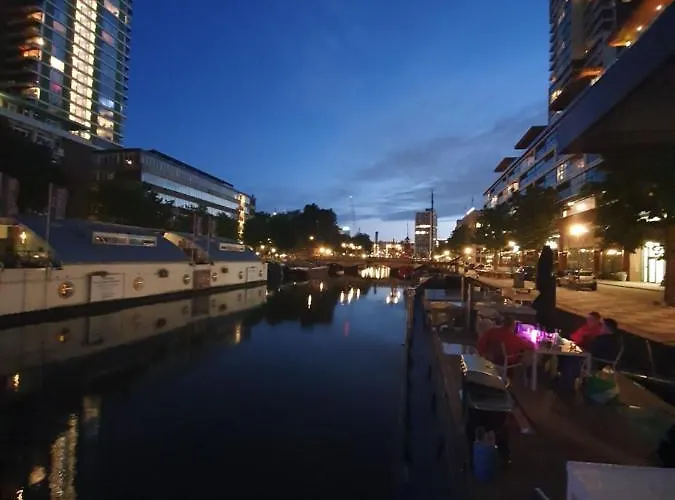 De Coaster & Aquarium Ponton Botel *