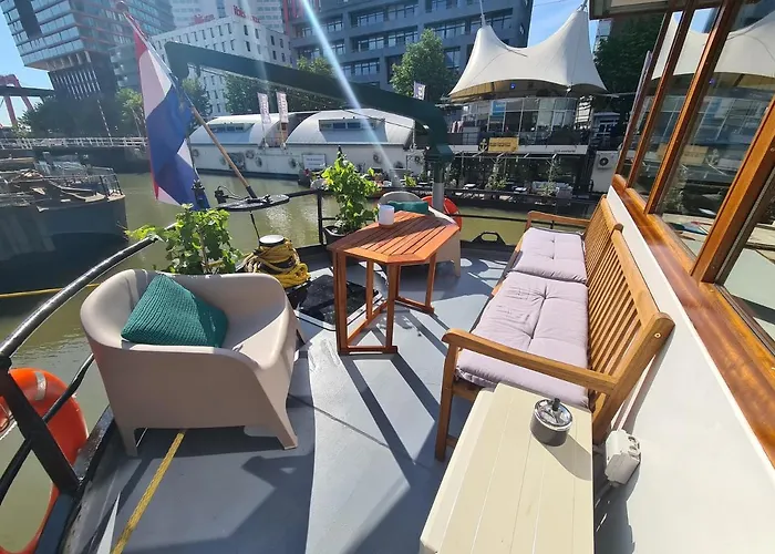 Ботель De Coaster & Aquarium Ponton Роттердам