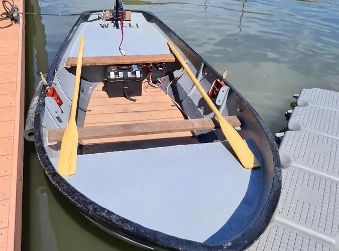 De Coaster & Aquarium Ponton Ботель *