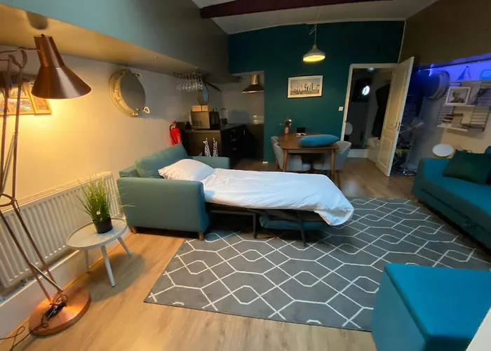 Ботель De Coaster & Aquarium Ponton