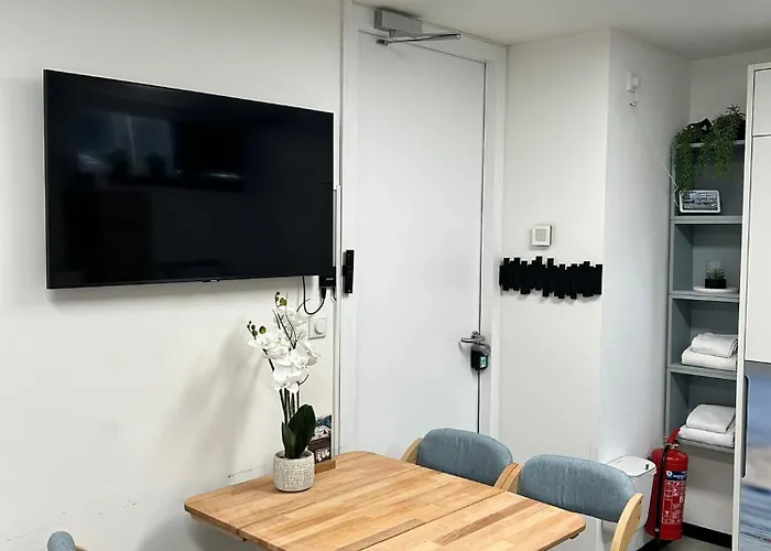 De Coaster & Aquarium Ponton Ботель *