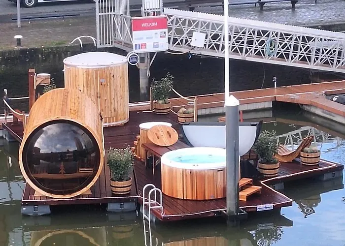 Botel De Coaster & Aquarium Ponton *