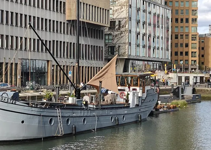 Botel De Coaster & Aquarium Ponton Rotterdam