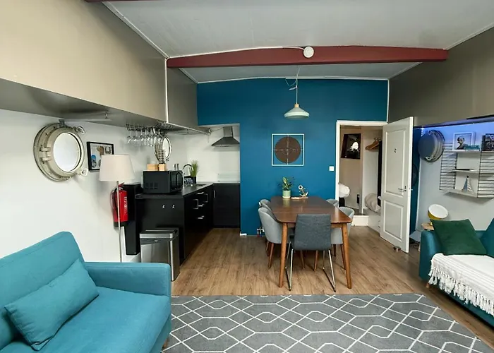 De Coaster & Aquarium Ponton Rotterdam