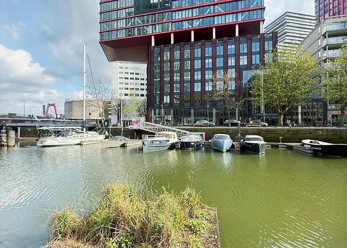 De Coaster & Aquarium Ponton Botel Rotterdam