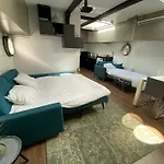 De Coaster & Aquarium Ponton 보트호텔 *