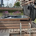 De Coaster & Aquarium Ponton 보트호텔 *