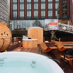 De Coaster & Aquarium Ponton 보트호텔 로테르담