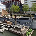 보트호텔 De Coaster & Aquarium Ponton