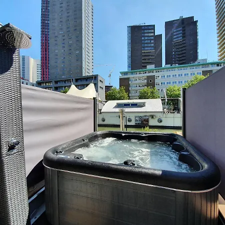 船上ホテル De Coaster & Aquarium Ponton