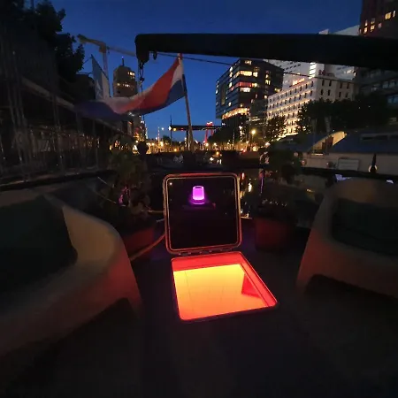 De Coaster & Aquarium Ponton Rotterdam