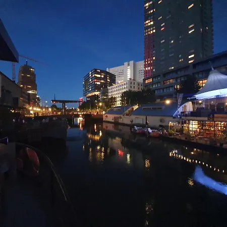 De Coaster & Aquarium Ponton * Rotterdam