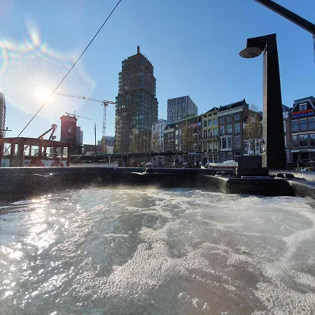 De Coaster & Aquarium Ponton 船上ホテル ロッテルダム