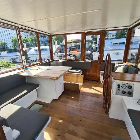 De Coaster & Aquarium Ponton Båthotell Rotterdam