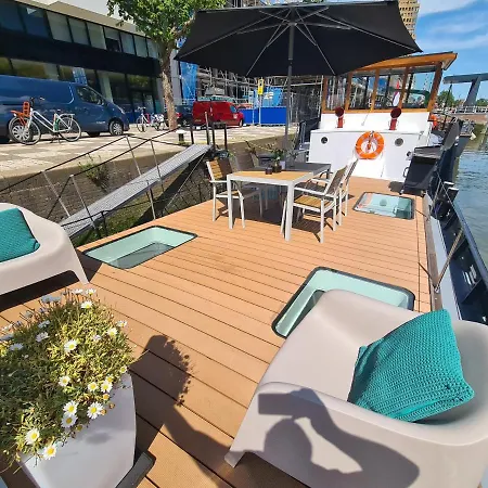 De Coaster & Aquarium Ponton * Rotterdam