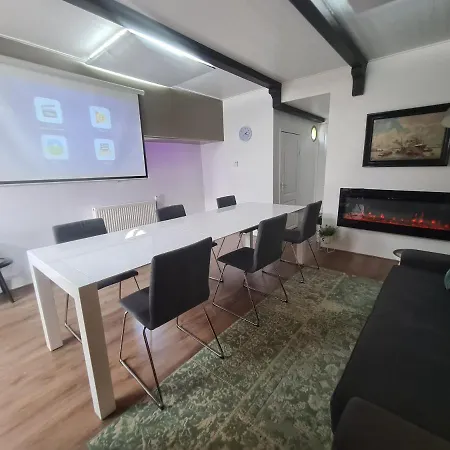 De Coaster & Aquarium Ponton * Rotterdam