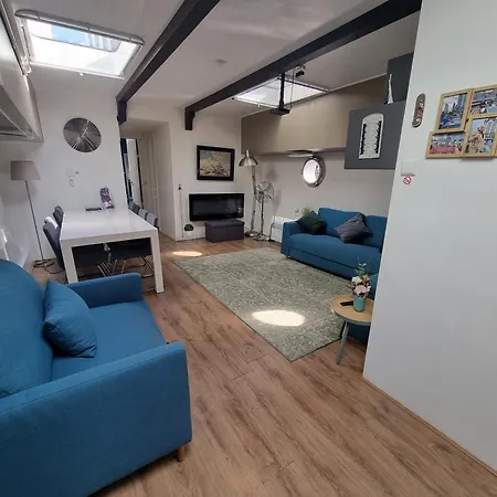 De Coaster & Aquarium Ponton Πλωτό κατάλυμα Ρότερνταμ