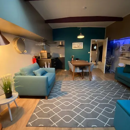 Πλωτό κατάλυμα De Coaster & Aquarium Ponton *