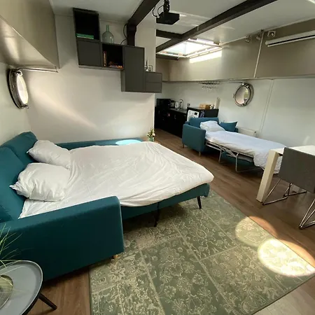 De Coaster & Aquarium Ponton Båthotell *