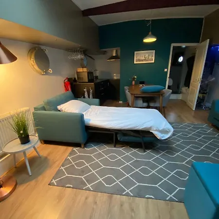 Hotel en barco De Coaster & Aquarium Ponton