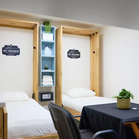 De Coaster & Aquarium Ponton Úszó hotel