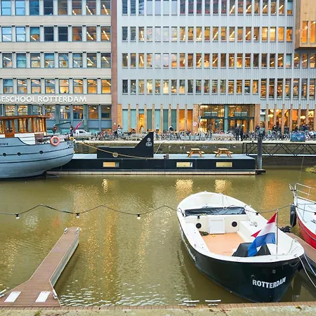 Πλωτό κατάλυμα De Coaster & Aquarium Ponton