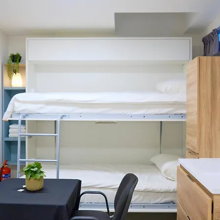 De Coaster & Aquarium Ponton Båthotell Rotterdam