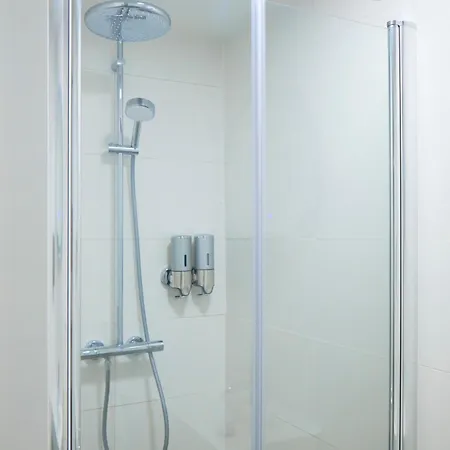 船上ホテル De Coaster & Aquarium Ponton ロッテルダム