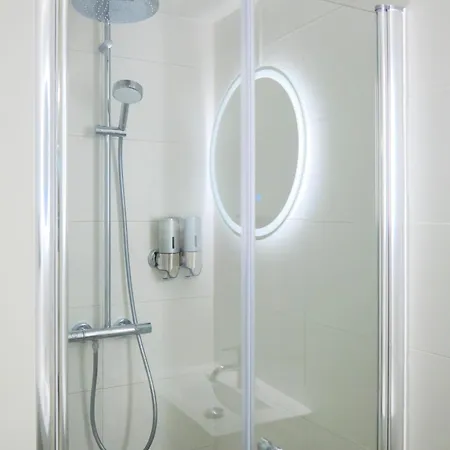 De Coaster & Aquarium Ponton Båthotell