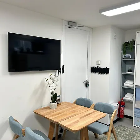 De Coaster & Aquarium Ponton Båthotell *