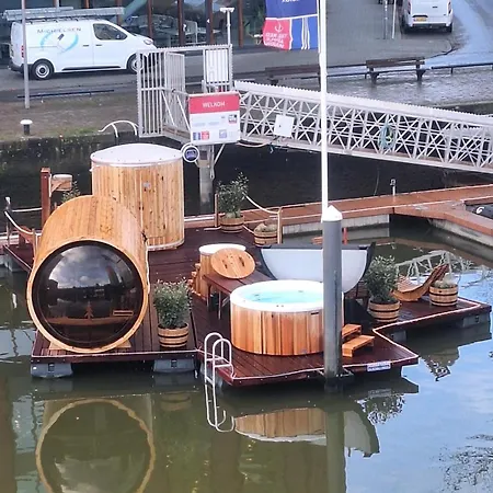 بوتيل De Coaster & Aquarium Ponton *