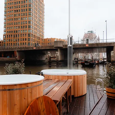 De Coaster & Aquarium Ponton * Rotterdam