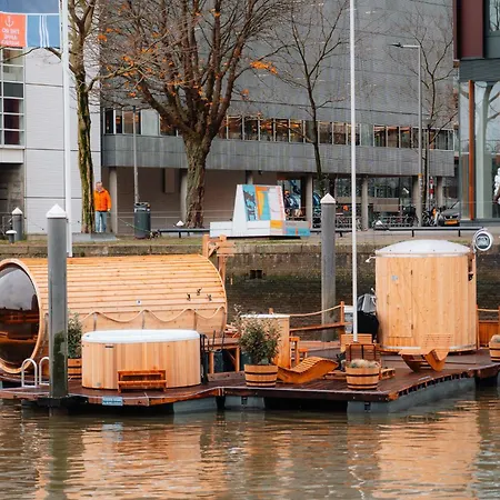 De Coaster & Aquarium Ponton Rotterdam