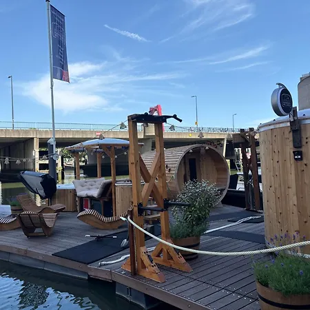 Botel De Coaster & Aquarium Ponton *