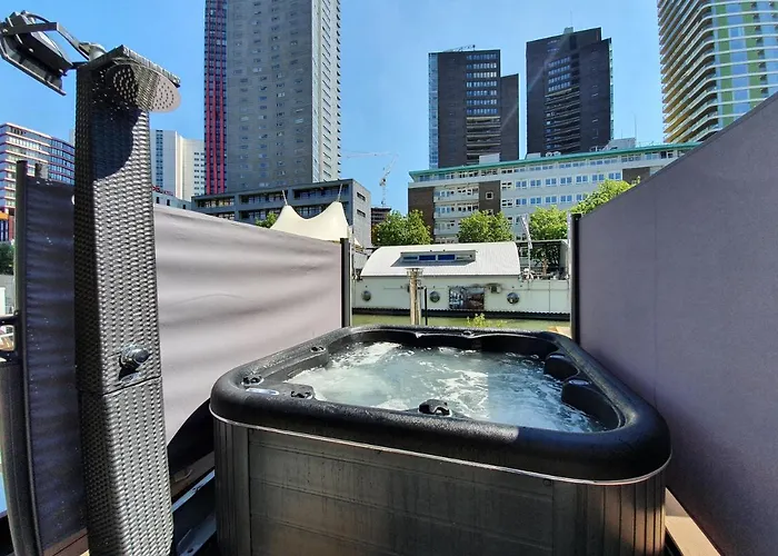 ספינת מלון De Coaster & Aquarium Ponton