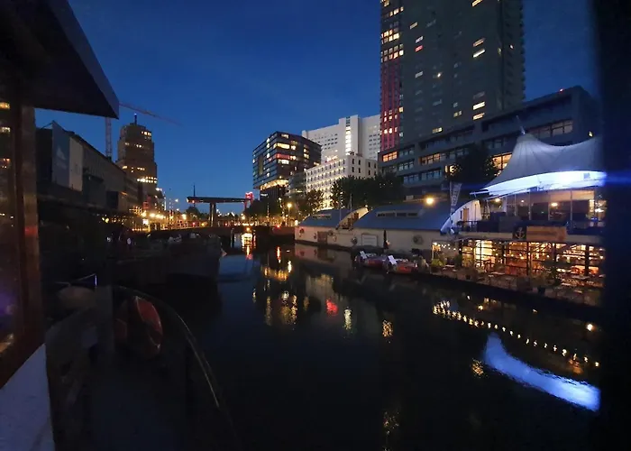 De Coaster & Aquarium Ponton * Rotterdam