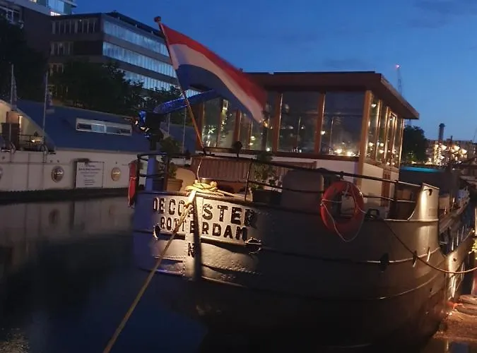 Botel De Coaster & Aquarium Ponton