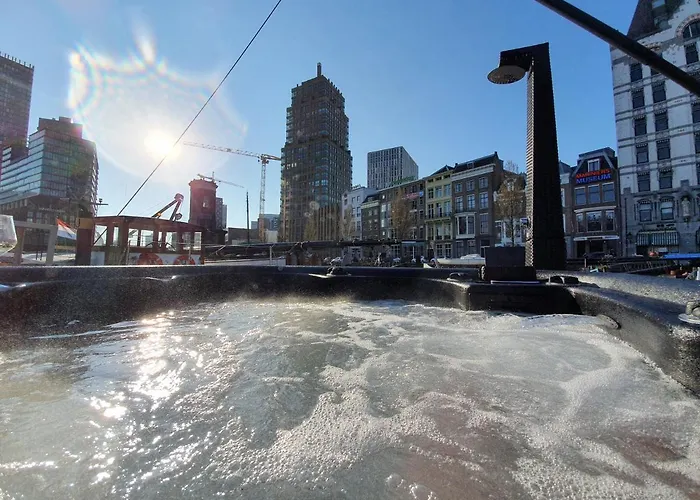 De Coaster & Aquarium Ponton Botel Rotterdam