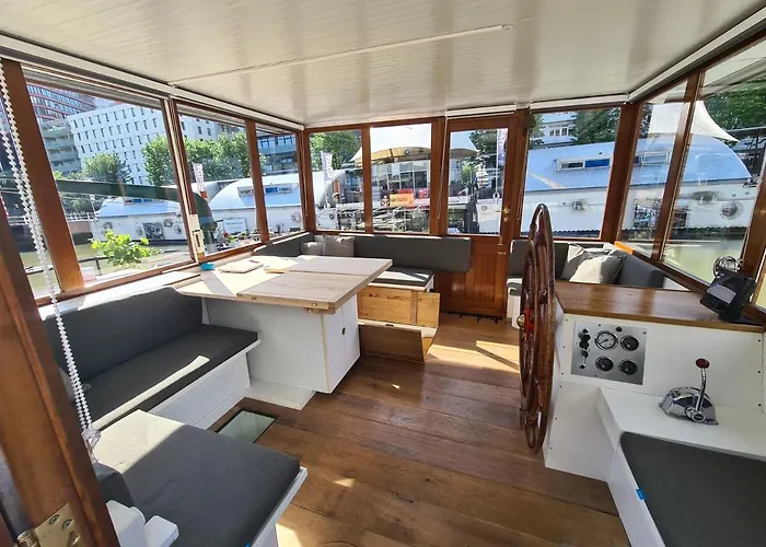 De Coaster & Aquarium Ponton Botel Rotterdam