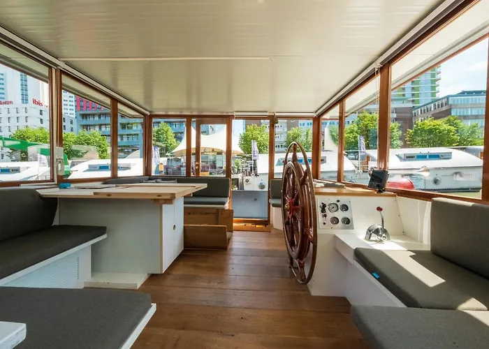 De Coaster & Aquarium Ponton Botel Rotterdam