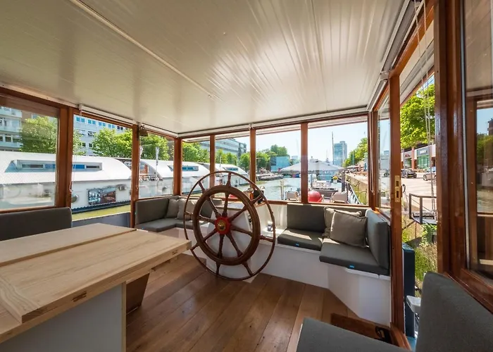 Botel De Coaster & Aquarium Ponton *