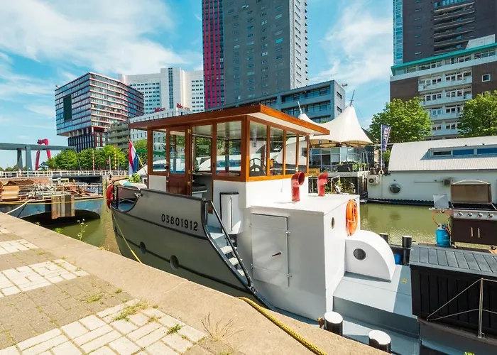 Botel De Coaster & Aquarium Ponton Rotterdam
