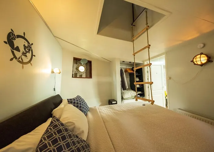 ספינת מלון De Coaster & Aquarium Ponton רוטרדם