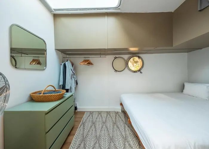 De Coaster & Aquarium Ponton 船屋 鹿特丹