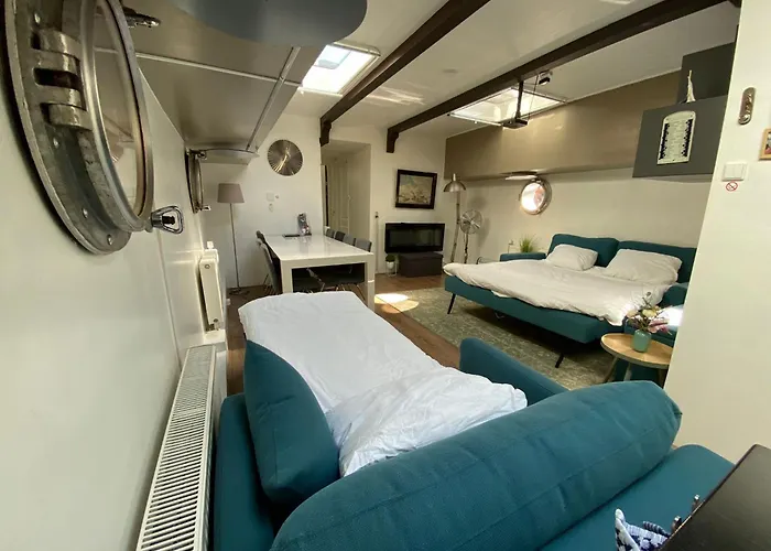 De Coaster & Aquarium Ponton Bådhotel