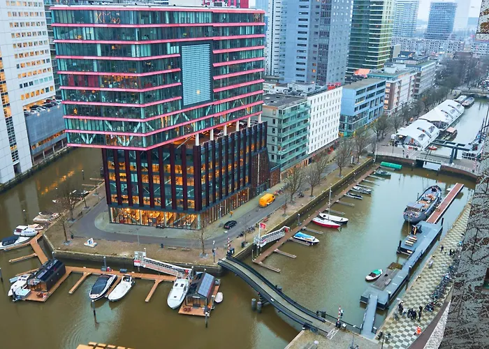 De Coaster & Aquarium Ponton Botel Rotterdam