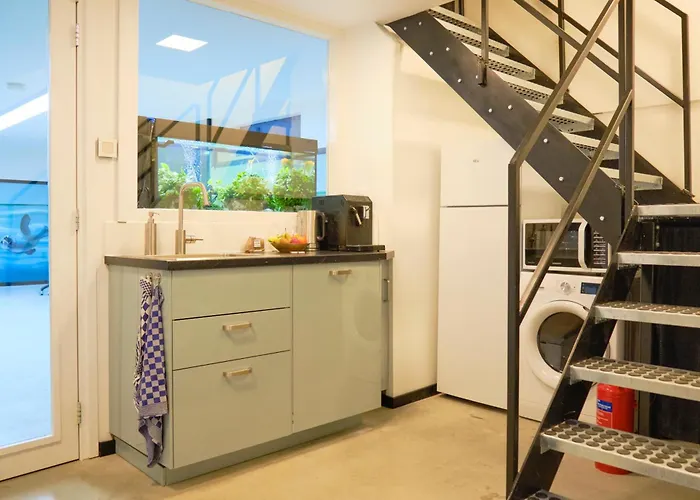 De Coaster & Aquarium Ponton Rotterdam