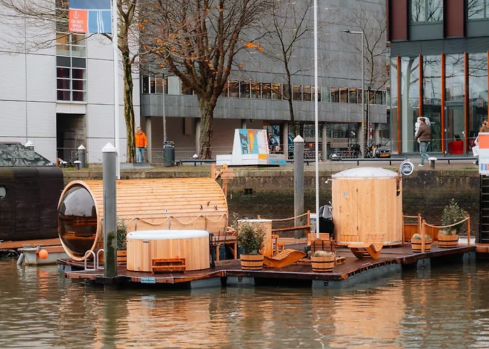 De Coaster & Aquarium Ponton Rotterdam