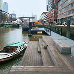 Botel De Coaster & Aquarium Ponton